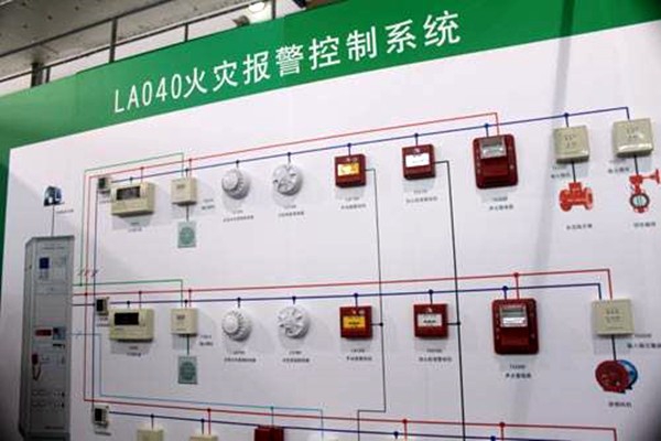 出現(xiàn)火警時，樓宇控制系統(tǒng)如何快速做出反應(yīng)？